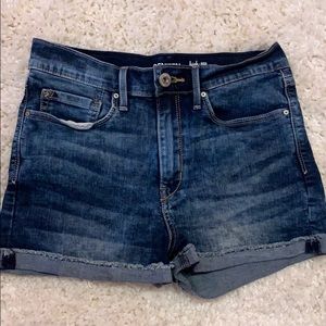 Levi’s high-rise shortie denim shorts